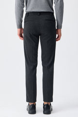 Elegante Herrenhose mit Kordelzug in Taupe-Anthrazit, taillierte, schmal zulaufende Passform