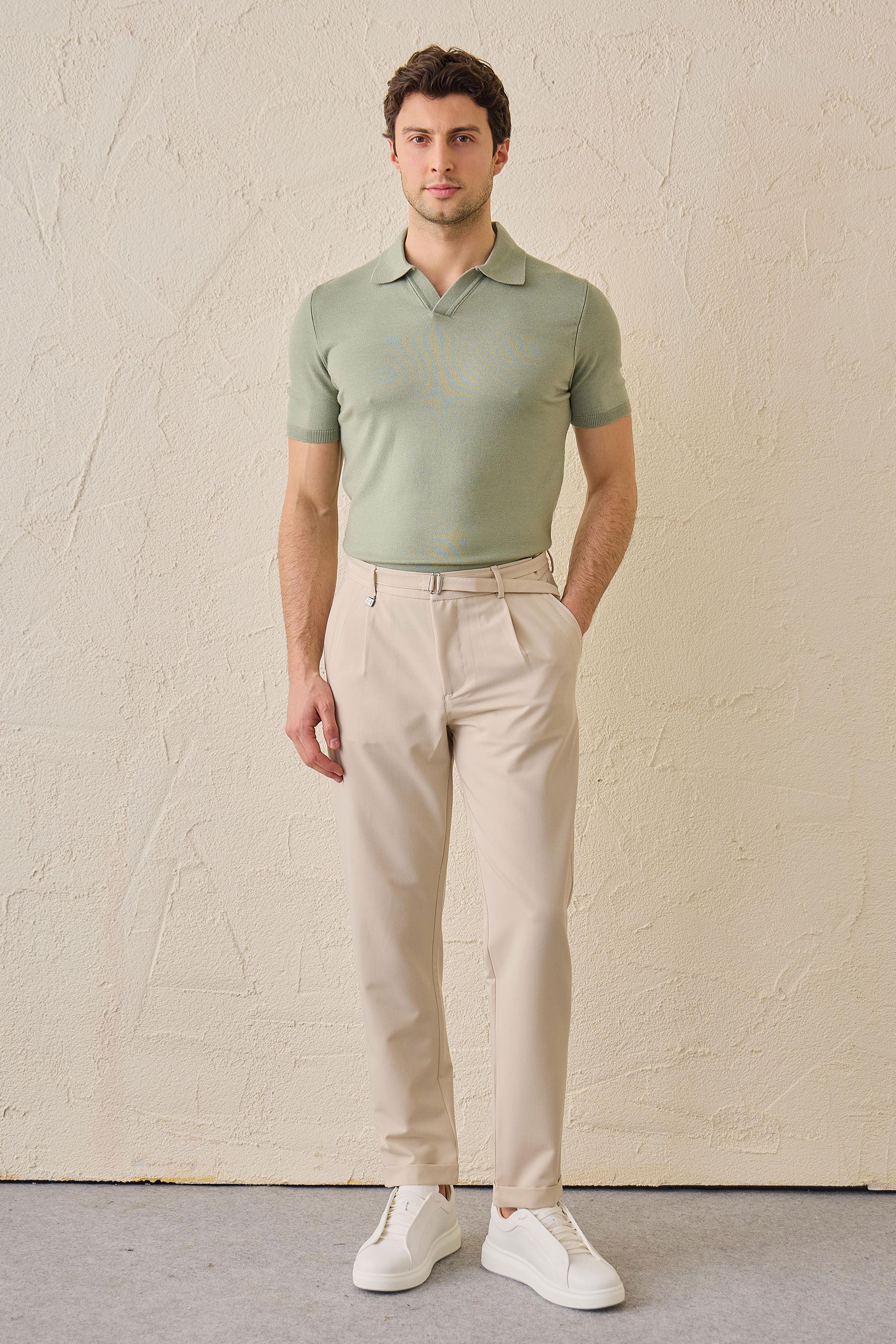 Beige Herren-Gurkha-Hose mit Bundfalten, verstellbarer Bund, taillierte, schmal zulaufende Passform