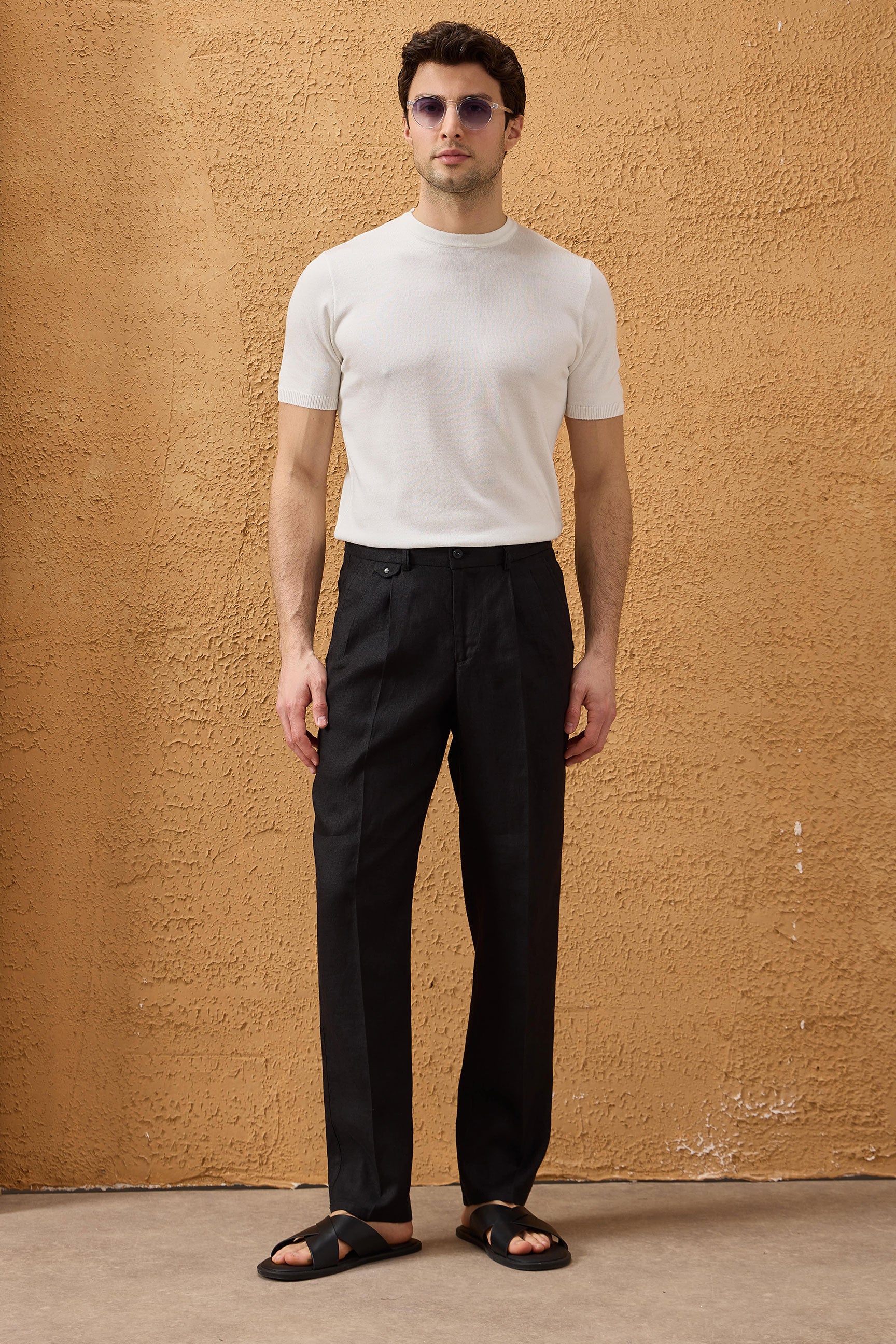 Schwarze Herrenhose aus 100 % Leinen mit Bundfalten und Kordelzug, bequeme, gerade Passform