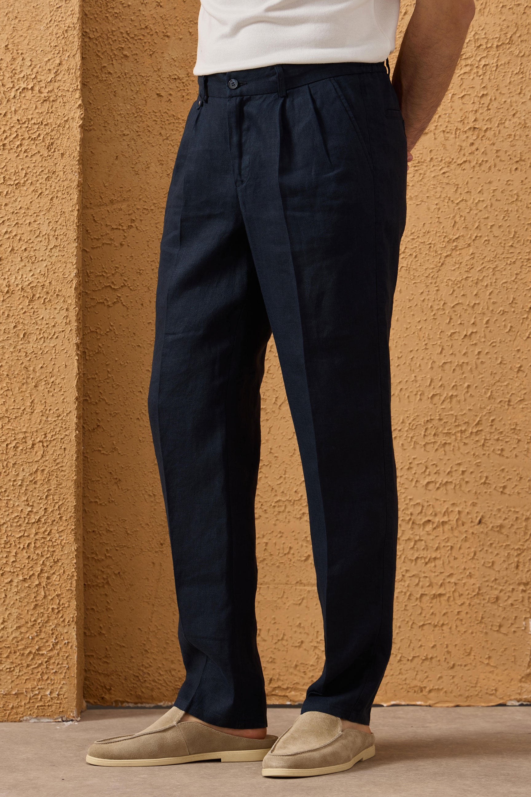 Herren-Hose aus 100 % Leinen in Marineblau mit Bundfalten und Kordelzug, bequeme, gerade Passform