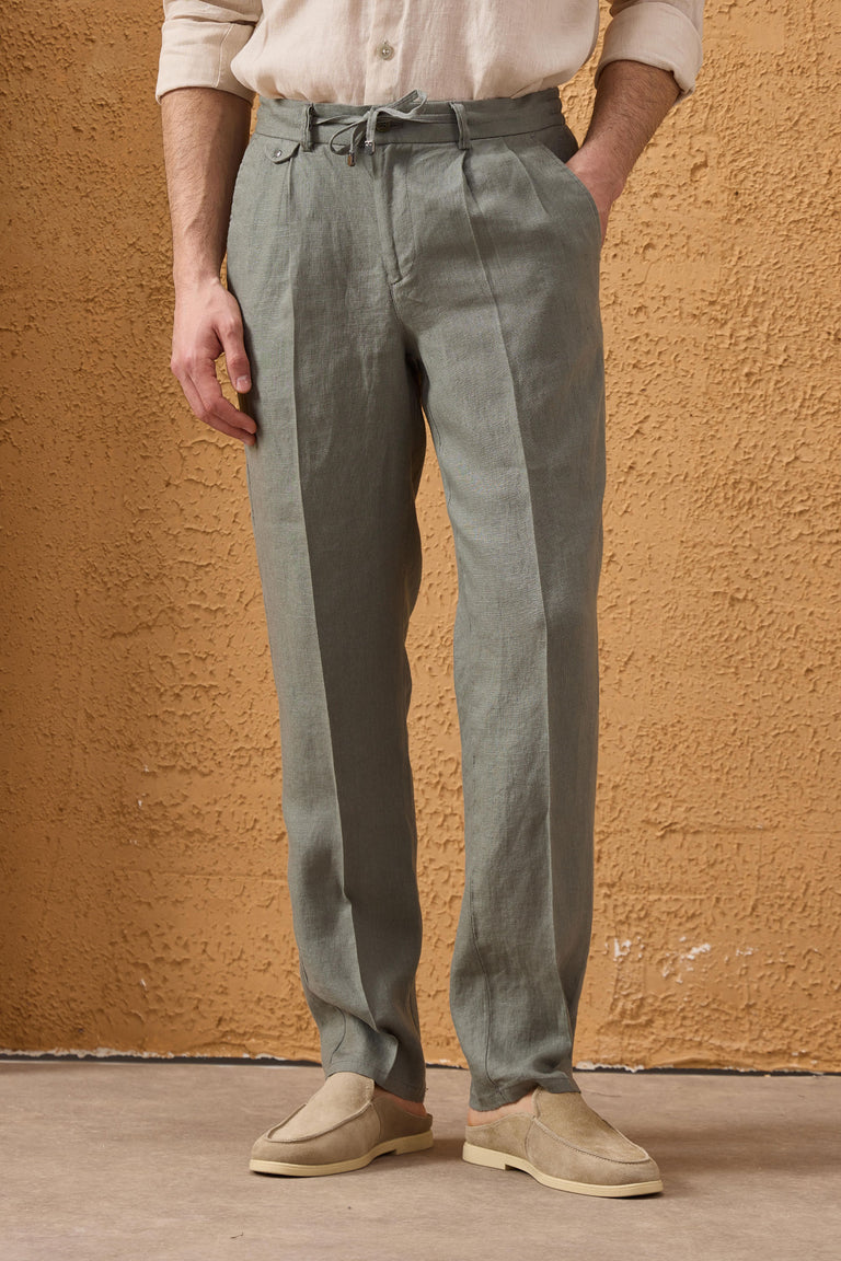 Herrenhose aus 100 % Leinen in Salbeigrün mit Bundfalten und Kordelzug, bequeme, gerade Passform