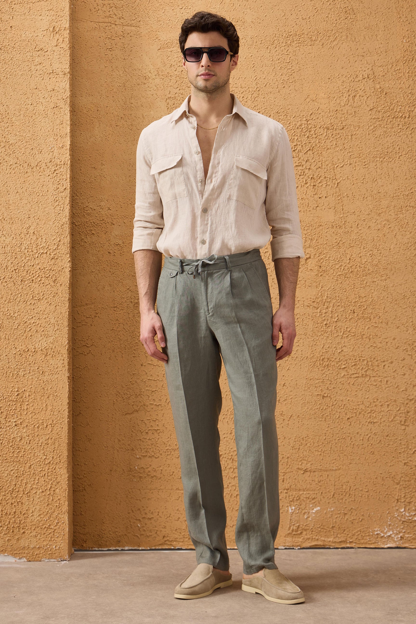 Herren-Leinenanzug in Salbeigrün, elegant-lässig, 2-teilig, mit Reißverschluss vorne, Safari-Stil, Sommer