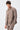 Herren Anzugset aus braunem, weichem Jersey, bestehend aus Blazer und Hose.
