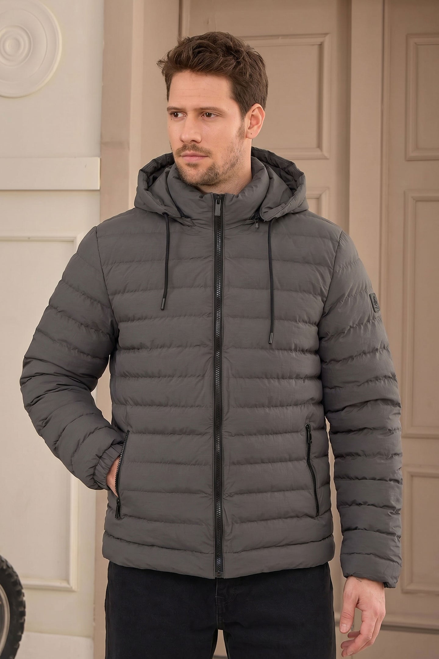 Graue Herren-Steppjacke mit Kapuze, leicht, gesteppt, mit Reißverschluss