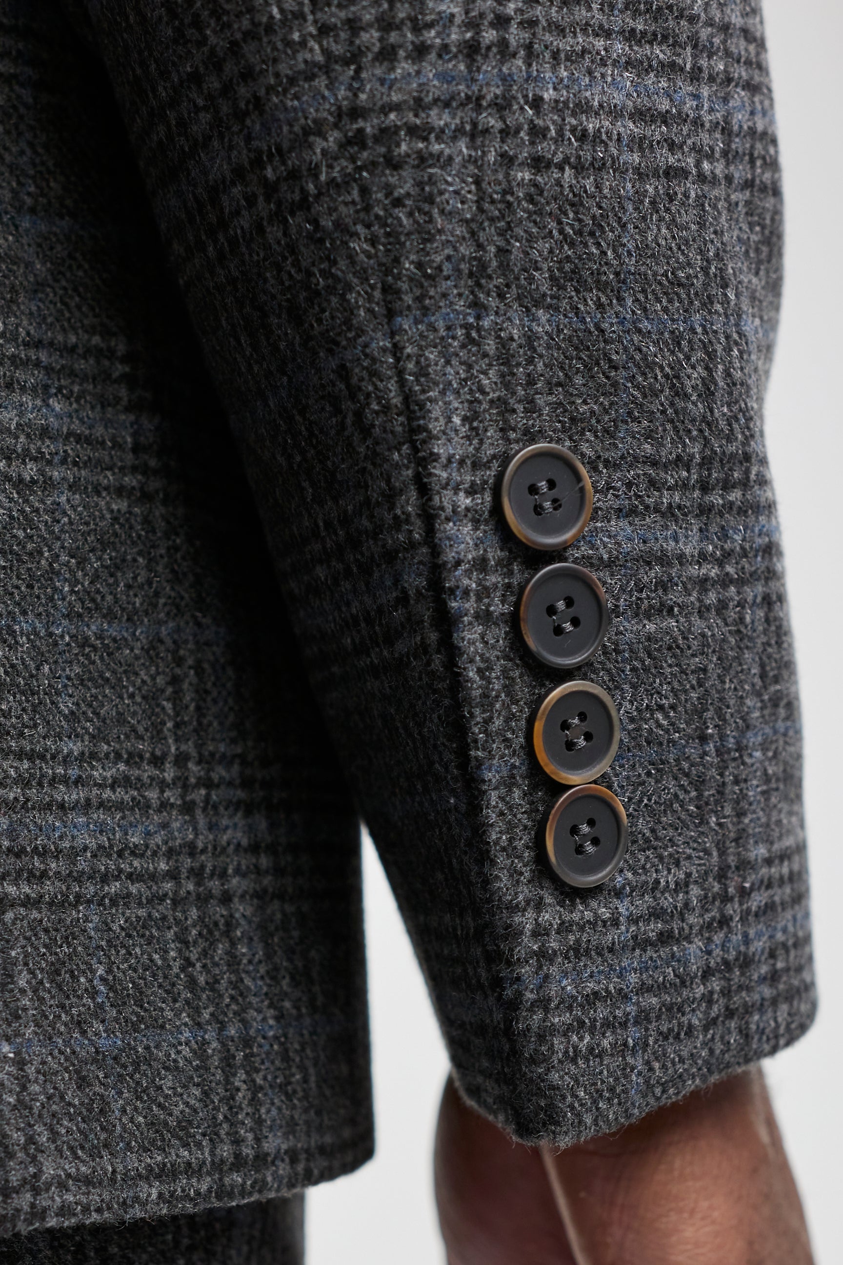 Grauer 3-teiliger Herrenanzug mit Schottenkaro