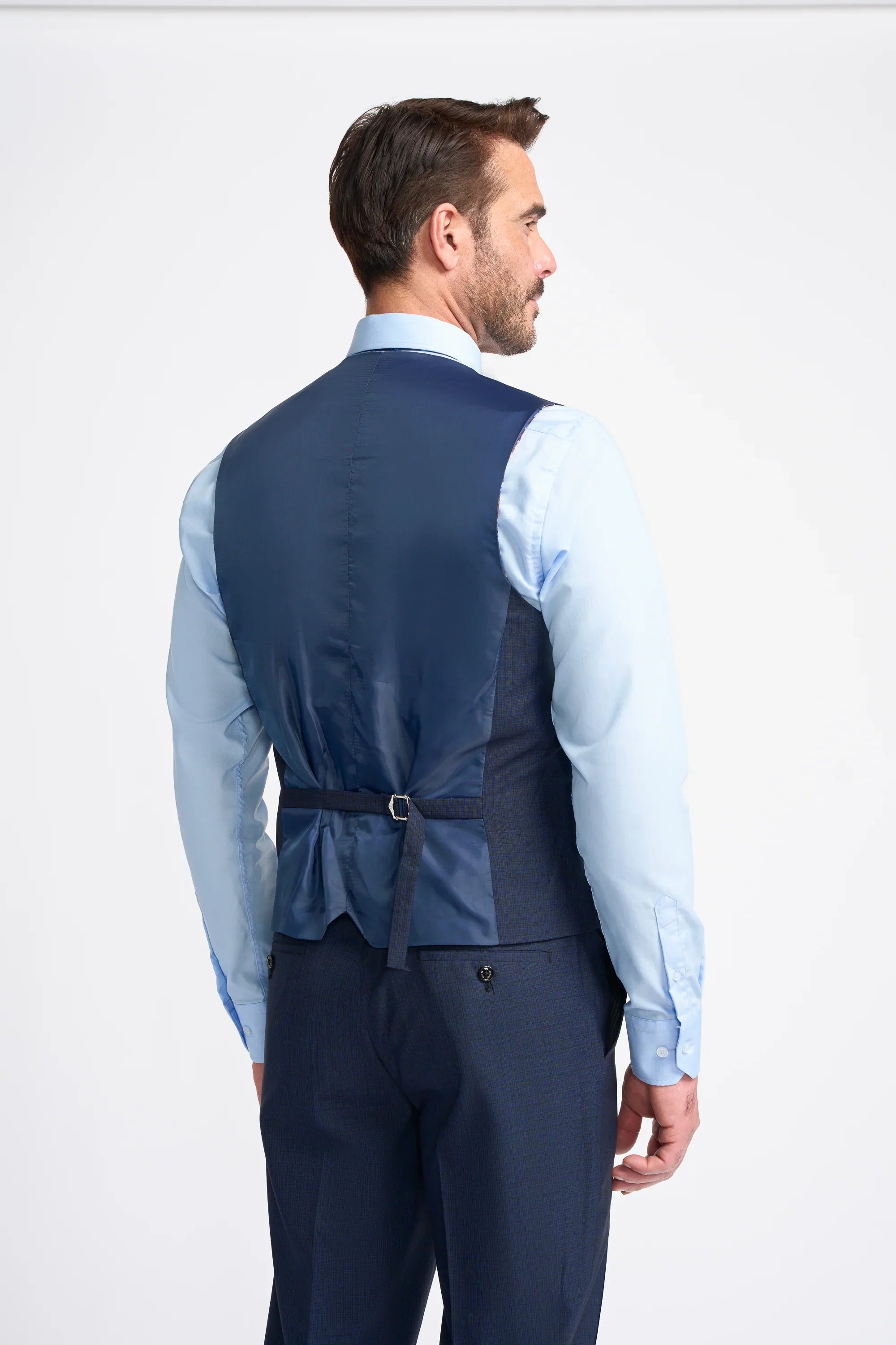 Marineblauer Anzug im Tailored Fit für Herren