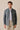 Herren-Safarijacke aus Baumwollmischgewebe in Salbeigrün und beige Hose – Smart Casual Outfit