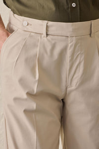 Beigefarbener, eleganter 2-teiliger Herrenanzug im Safari-Stil mit Stehkragen und Stretchanteil