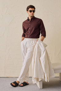 Weiße, plissierte, elegante Freizeithose für Herren, klassische Passform