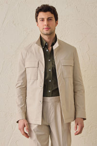 Beigefarbener, eleganter 2-teiliger Herrenanzug im Safari-Stil mit Stehkragen und Stretchanteil