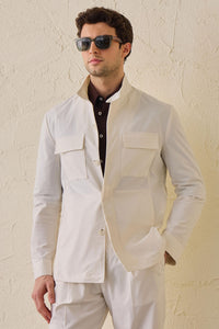 Weißer, eleganter 2-teiliger Herrenanzug im Safari-Stil mit Stehkragen und Stretchanteil