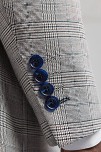 Hugo Herrenanzug, hellgrau, dreiteilig, mit marineblauem Karomuster und Samtbesatz