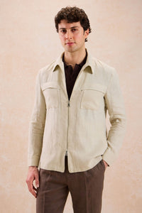 Beige Leinenjacke mit Reißverschluss und braune Hose für Herren – ein elegantes, lässiges Sommeroutfit