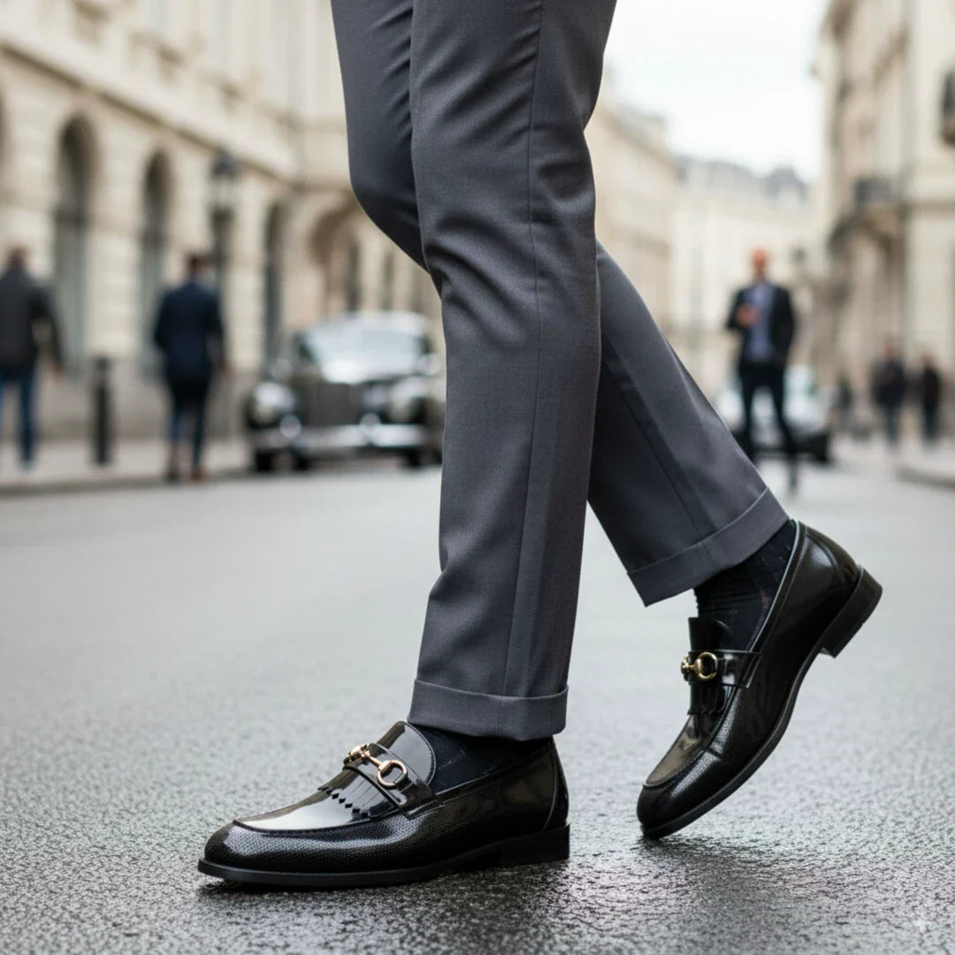 Schwarze Herren-Slipper aus Lack-PU