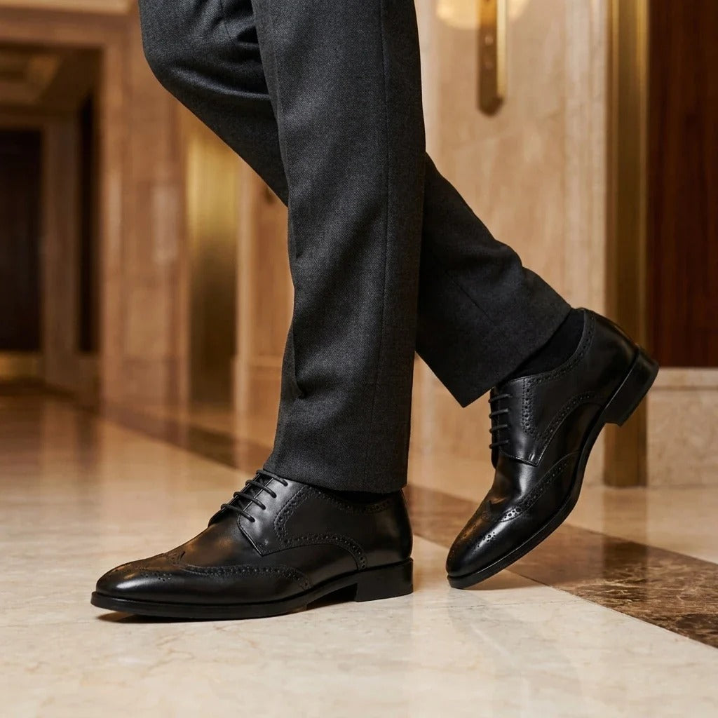 Klassische, formelle Schnürschuhe im Brogue-Stil aus schwarzem Leder für Herren