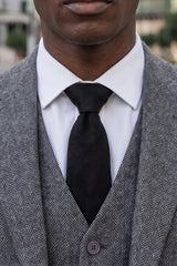 Schwarze Herrenkrawatte mit Wildlederfinish