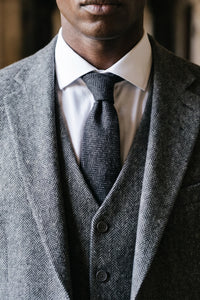 Schwarze Herrenkrawatte aus Wollmischung und Tweed