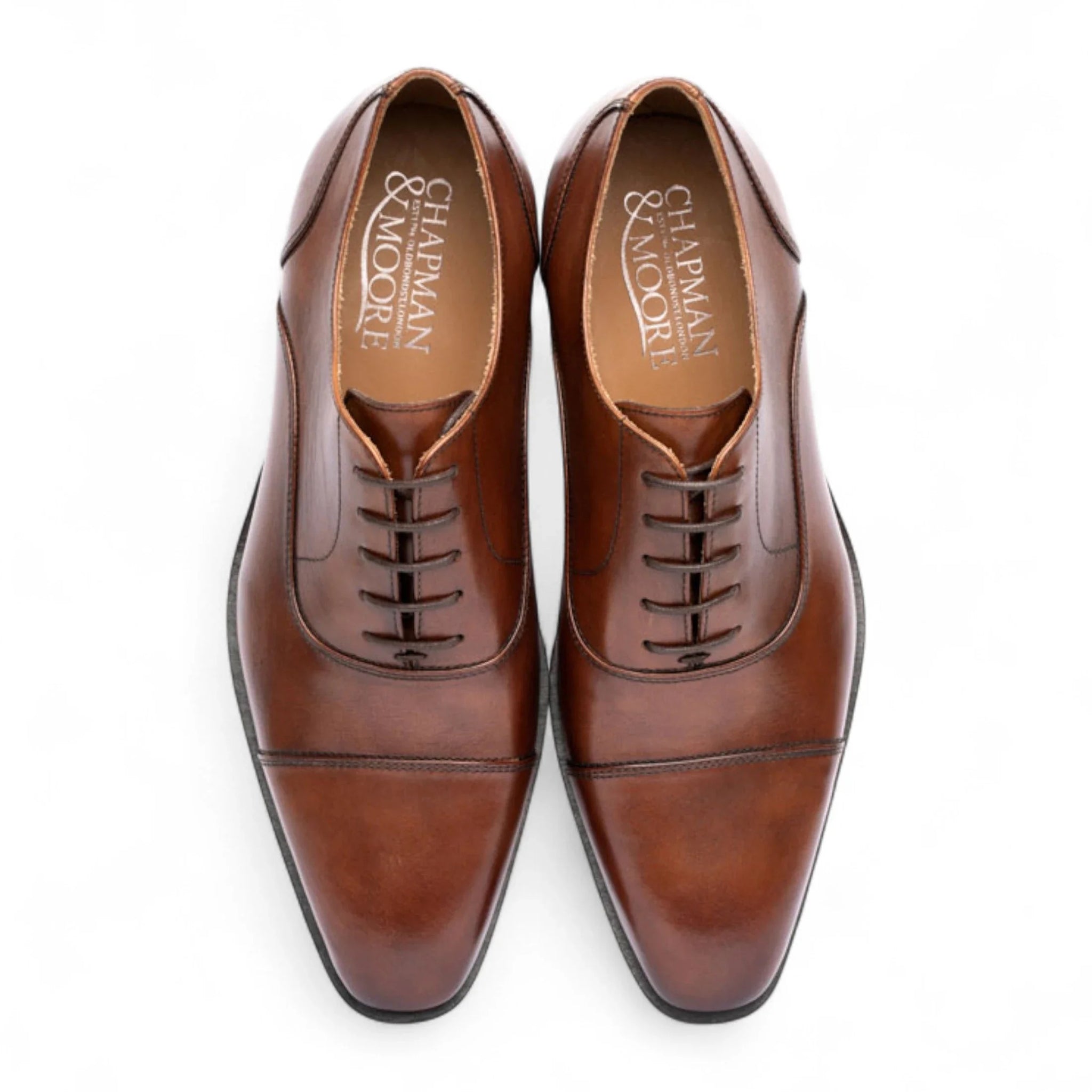 Braune, schlichte Derby-Schuhe aus Leder für Herren mit Kappe
