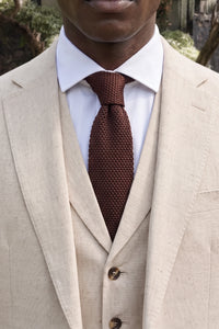 Herrenkrawatte aus burgunderrotem Strickpolyester