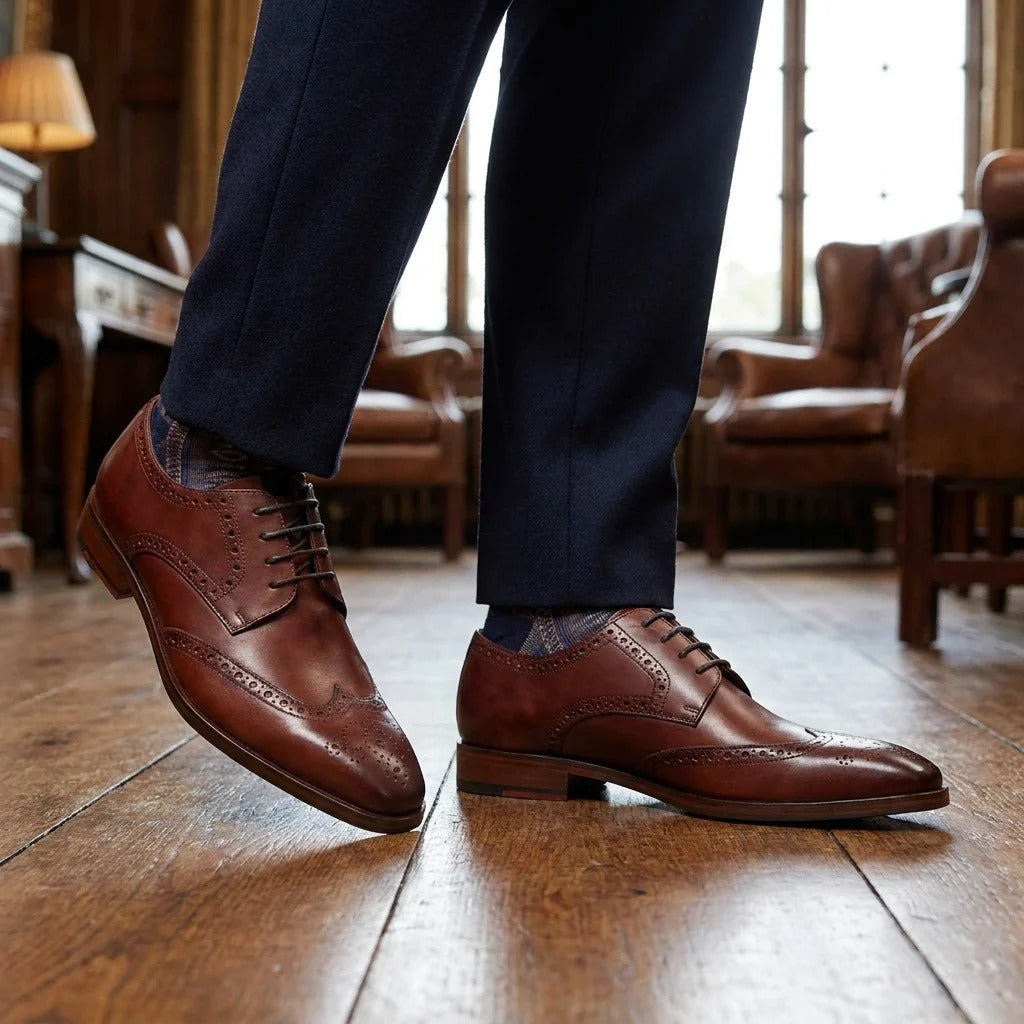 Klassische, formelle Herren-Brogue-Schnürschuhe aus burgunderrotem Leder