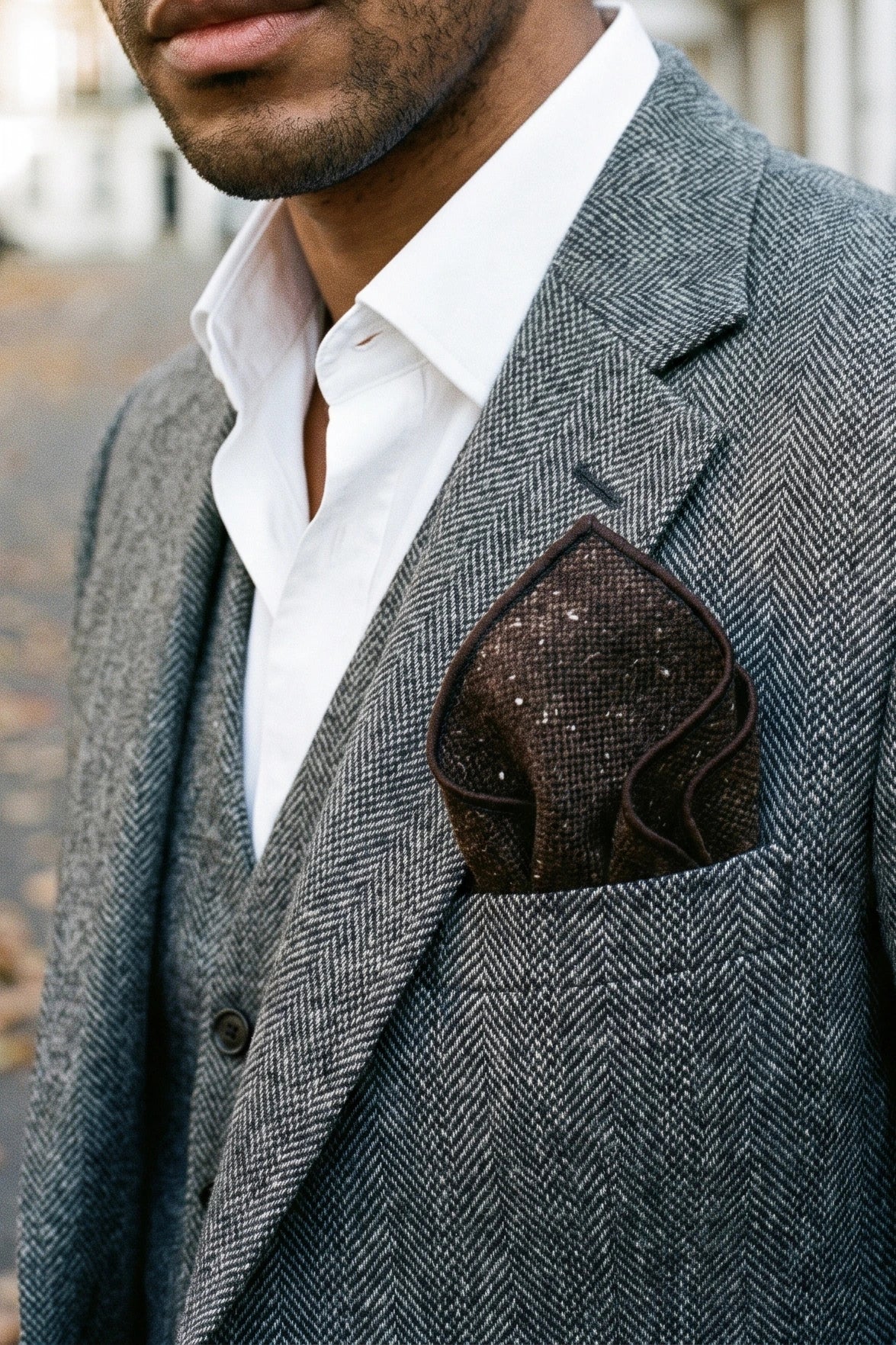 Einstecktuch für Herren aus dunkelbraunem Tweed-Wollmischgewebe
