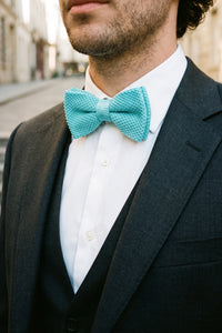 Hellblaue Strickfliege für Herren