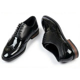 Herren-Oxford-Schuhe aus Lackleder mit Flügelkappe