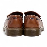 Herren-Slipper aus hellbraunem Leder mit dicker Sohle und Quasten