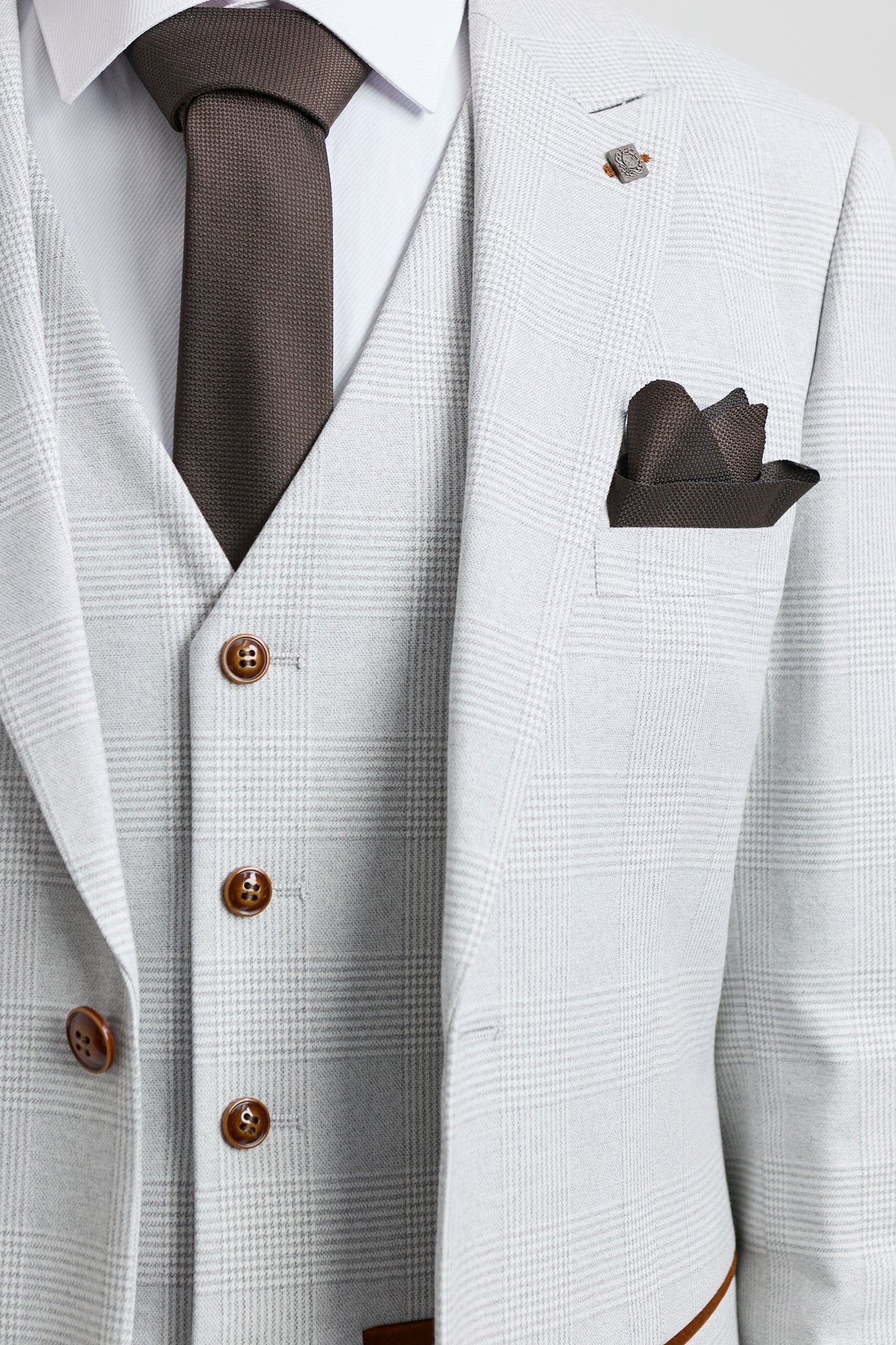 Mark Herrenanzug, dreiteilig, Tweed, kariert, mit braunem Besatz, Grau/Stein, für Hochzeiten und Abschlussbälle